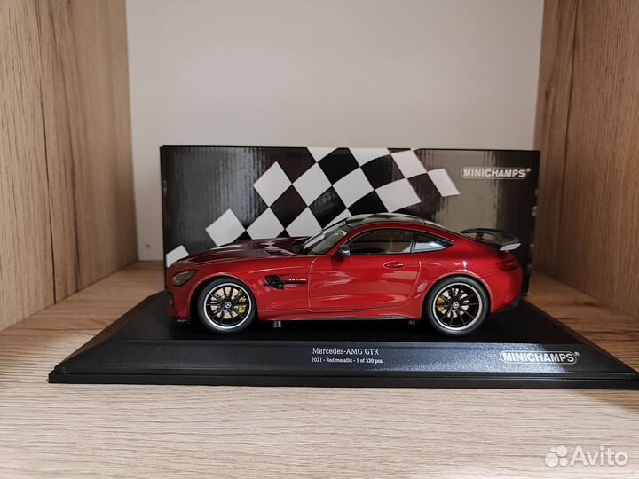 Mercedes-Benz AMG GT-R 2021 / Minichamps 1:18