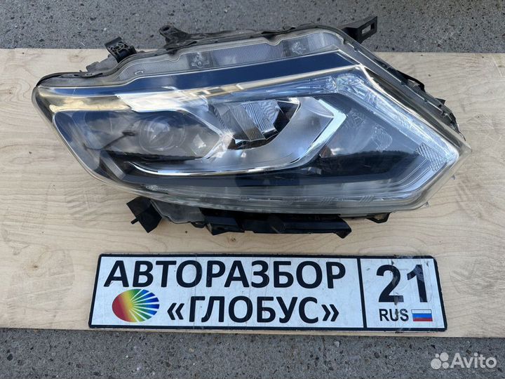 Фара правая Nissan X-trail