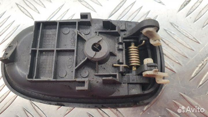 Ручка двери внутренняя передняя правая Kia Spectra