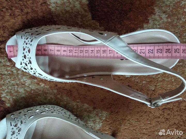 Босоножки женские