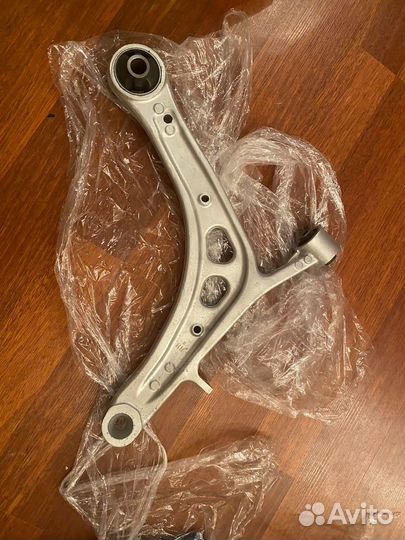 Рычаг передний правый Subaru STI GRB GVF