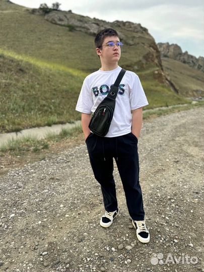 Футболка, барсетка