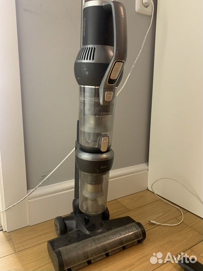 Вертикальный черный пылесос Genio Magic Stick M20