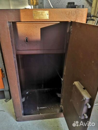 Несгораемый советский сейф