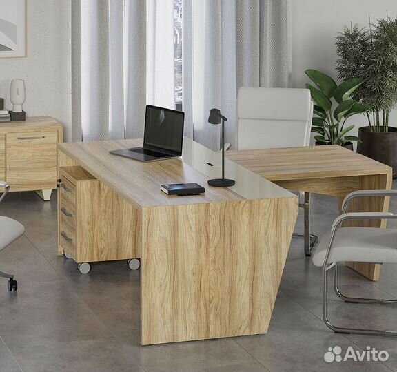 Стол руководителя с приставкой. В наличии. С НДС