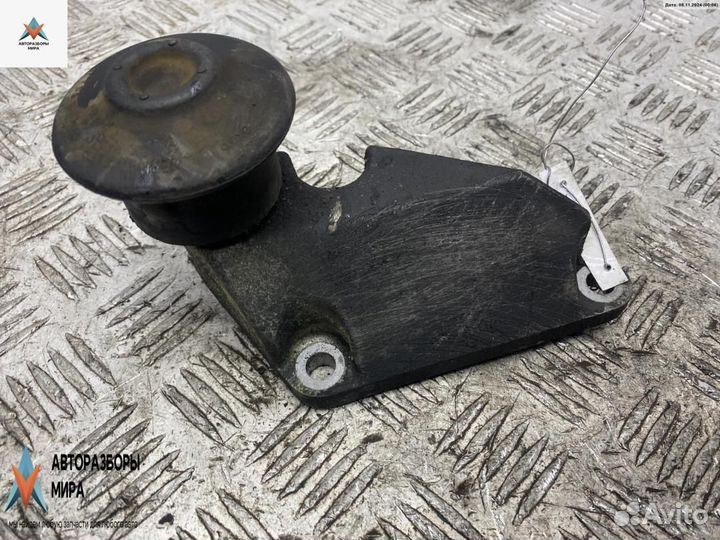 Кронштейн двигателя Audi 80 8C/B4 1993 8A0199343B