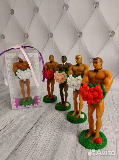 Мужчина с букетом роз из мыла ручной работы