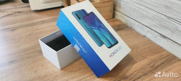 HONOR 20e, 4/64 ГБ