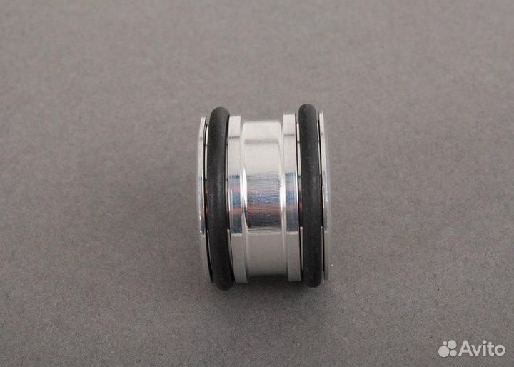 Фланец впускной системы с двумя уплотнительными кольцами