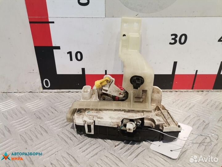 Замок двери передней правой Jeep Compass рест