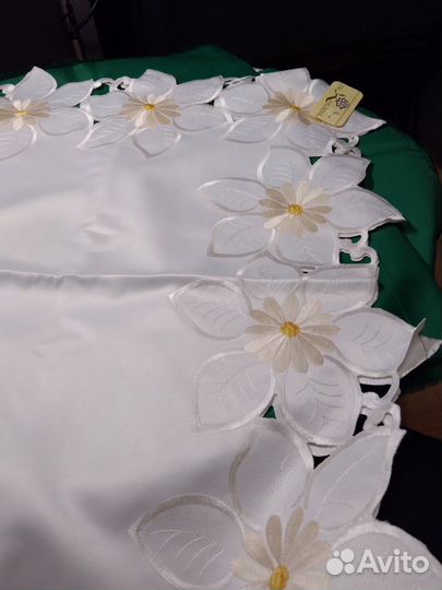 Скатерть праздничная из сатина с вышивкой