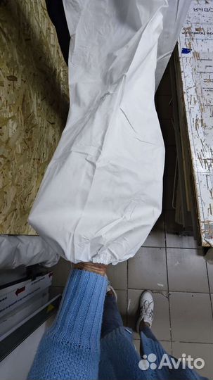 Защитный костюм одноразовый