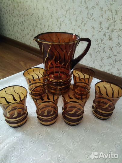 Стаканы и кувшин