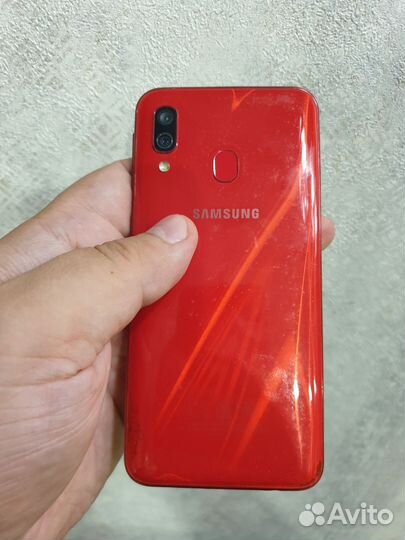 Samsung Galaxy A40, 4/64 ГБ