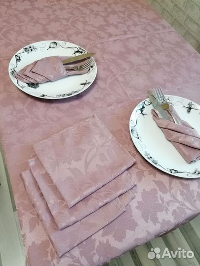 Скатерть столовая и салфетки цвета 