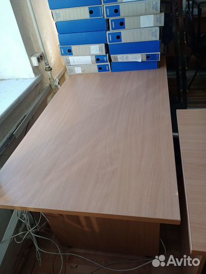 Столы офисные с тумбами б/у