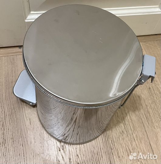 Мусорное ведро с педалью