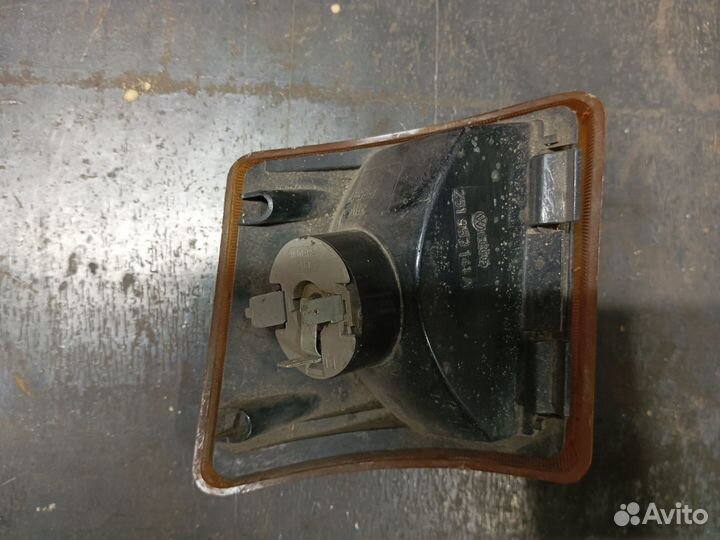 Поворотник volkswagen transporter