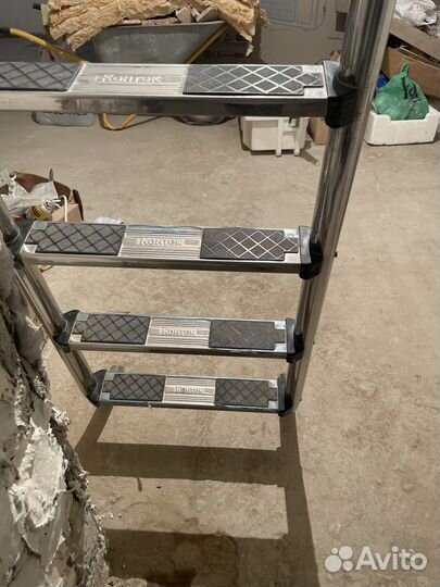 Лестница Контек для бассейна