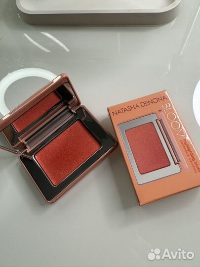 Natasha Denona mini bloom highlighting blush
