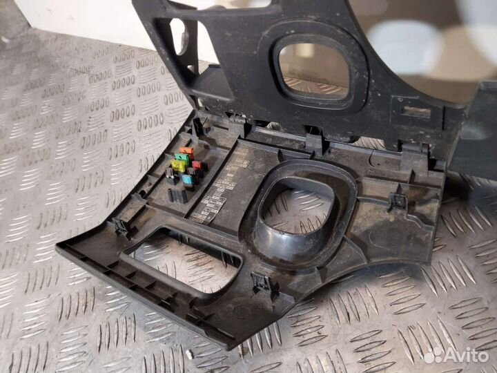 Накладка торпеды нижняя левая Megane 2