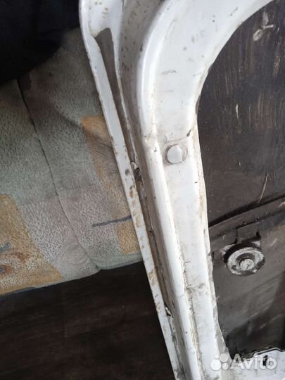 Левая задняя дверь