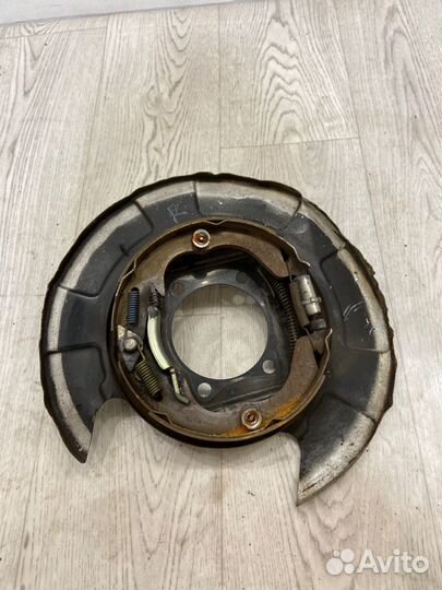 Механизм ручного тормоза правый Mitsubishi