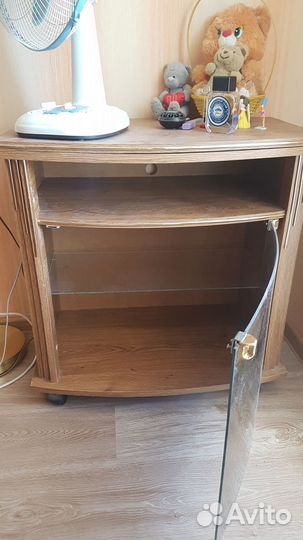 Тумба под тв со стеклянной дверью