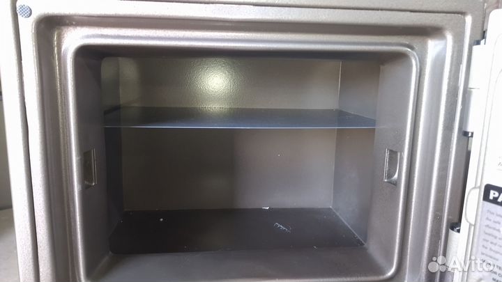 Сейф в отличном состоянии