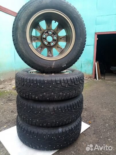 Зимние шины 215 65 16 на дисках 5.114.3