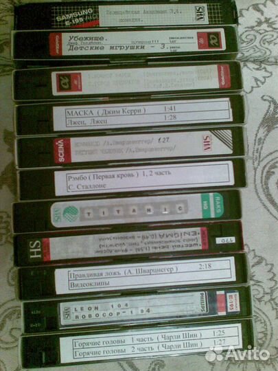 Много видеокассет VHS