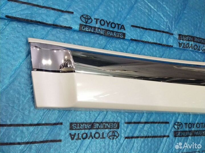 Молдинг Ленд Крузер 200 задней L двери белый перл