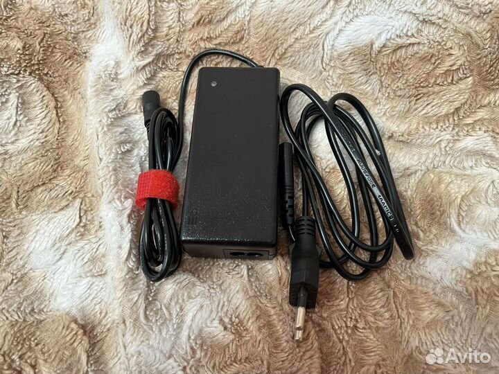 Универсальное зарядное устройство для ноутбука