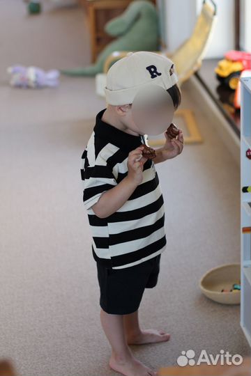 Шорты, футболка, кепка без козырька (панама)