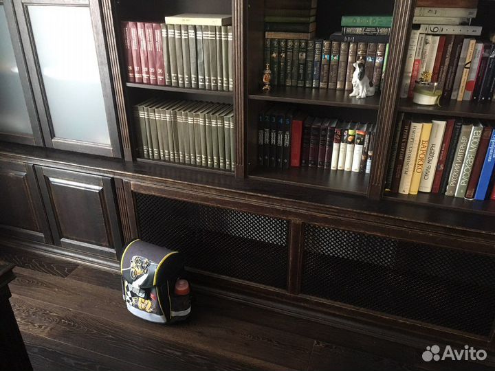 Деревянные кабинеты, столы из массива