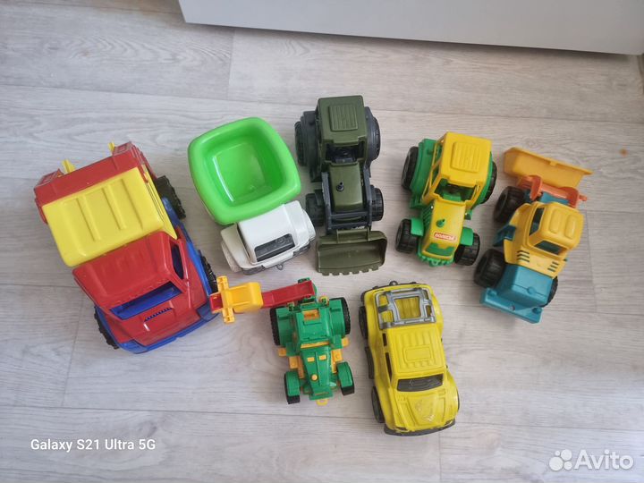 Машинки игрушки