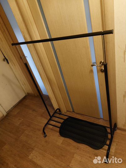 Вешалки Икеа Ригга черная и белая +лоток для обуви