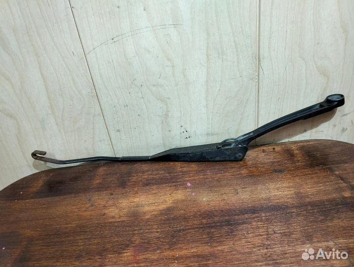 Поводок дворников левый Hyundai LantraJ2