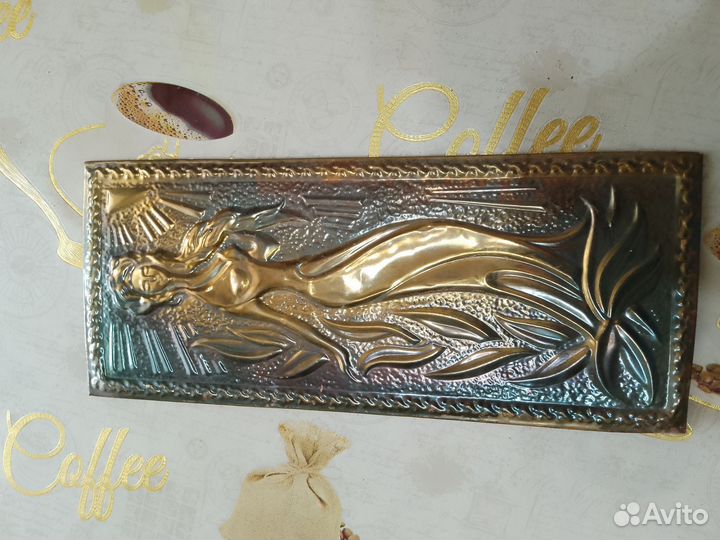 Чеканка девушка СССР латунь бу. Доставка