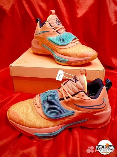 Баскетбольные кроссовки Nike Zoom Freak 3