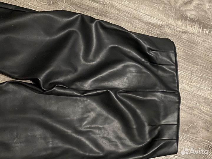 Продам дегинсы эко кожа Zara