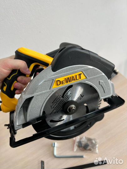 Дисковая пила Dewalt мощная с лазером