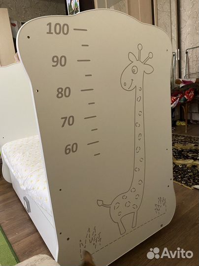 Кровать детская с матрасом и комодом