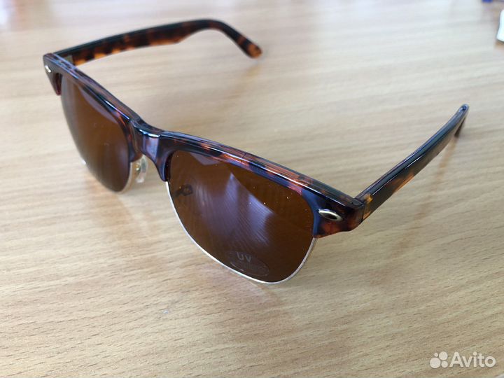 Солнцезащитные очки типа wayfarer