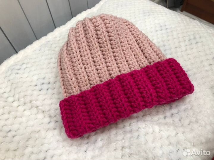 Зимняя, осенняя вязанная женская шапка на заказ