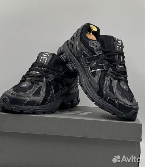 Стильные кроссовки New Balance 1906