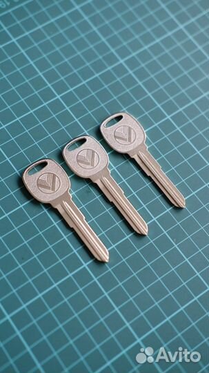 Оем ключ болванка для Mazda Roadster Miata Mx5 NA