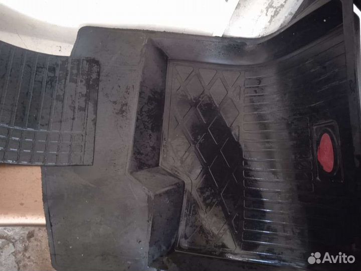 Автомобильные коврики резиновые