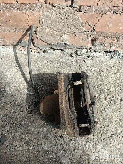 Суппорт тормозной передний левый Bmw X5/E53