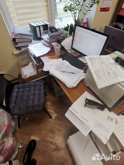 Офисный стол с тумбой.60 на 140